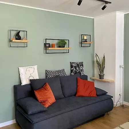 Ujhely Vara Apartmán *