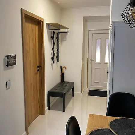 Ujhely Vara Apartment *