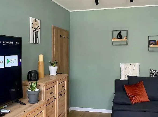 Apartament Ujhely Vara *