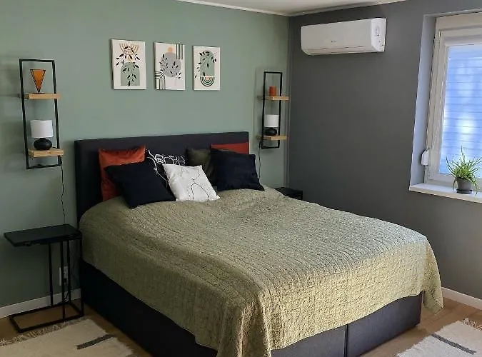 Apartament Ujhely Vara